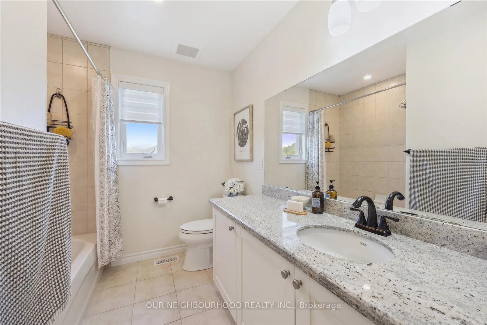 Photo 23 of 27 Charles Tilley Crescent, Clarington, Rural Clarington — HOMEH