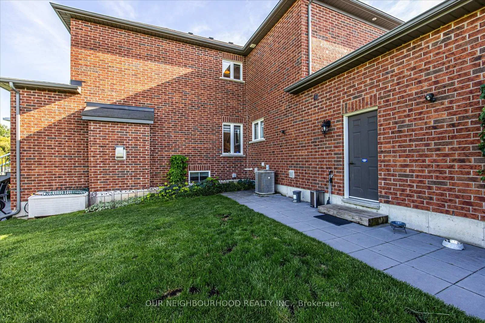 Photo 39 of 27 Charles Tilley Crescent, Clarington, Rural Clarington — HOMEH