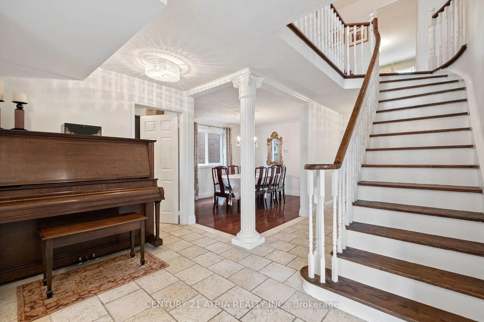 Photo 4 of 42 Fifefield Drive, Vaughan, Maple — HOMEH