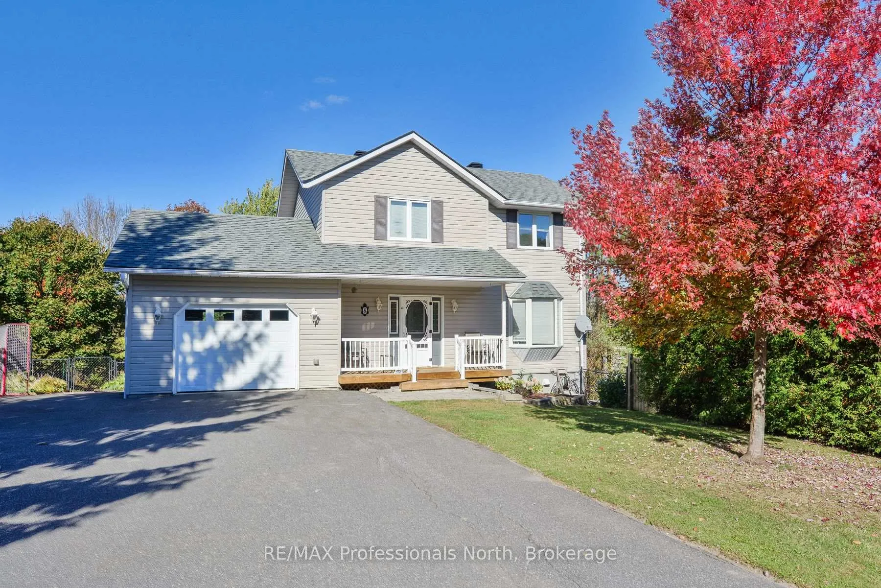 Photo 1 of 6 Lankin Avenue, Bracebridge, Monck (Bracebridge) — HOMEH
