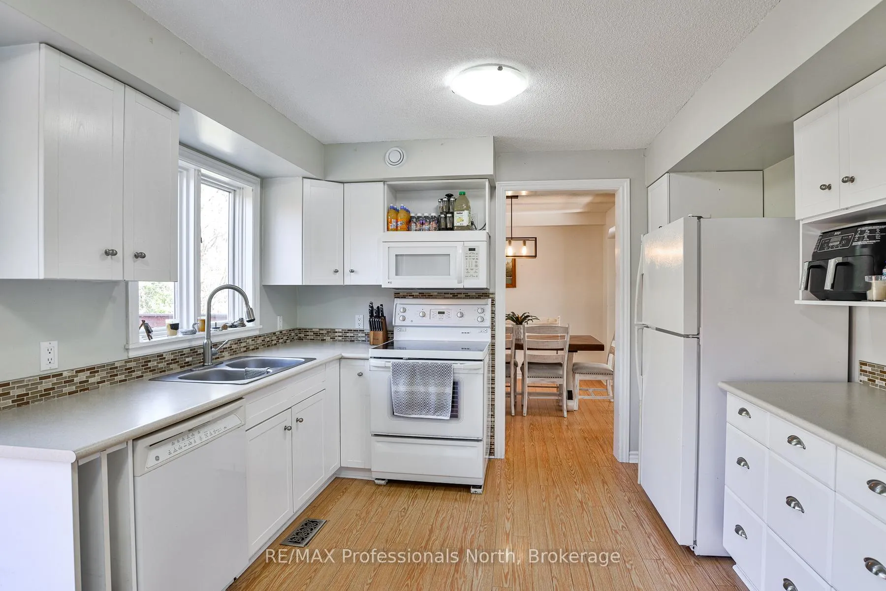 Photo 3 of 6 Lankin Avenue, Bracebridge, Monck (Bracebridge) — HOMEH
