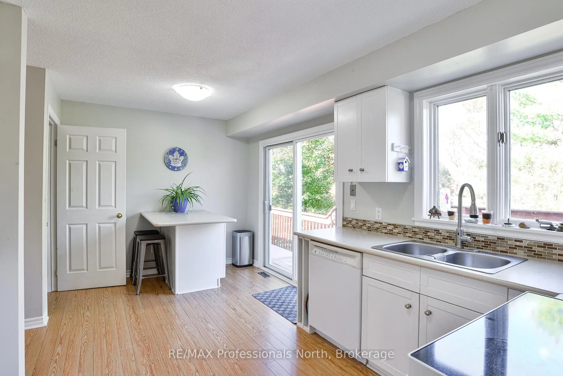 Photo 4 of 6 Lankin Avenue, Bracebridge, Monck (Bracebridge) — HOMEH