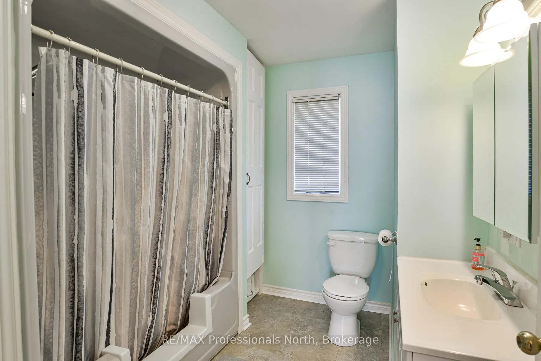Photo 12 of 6 Lankin Avenue, Bracebridge, Monck (Bracebridge) — HOMEH