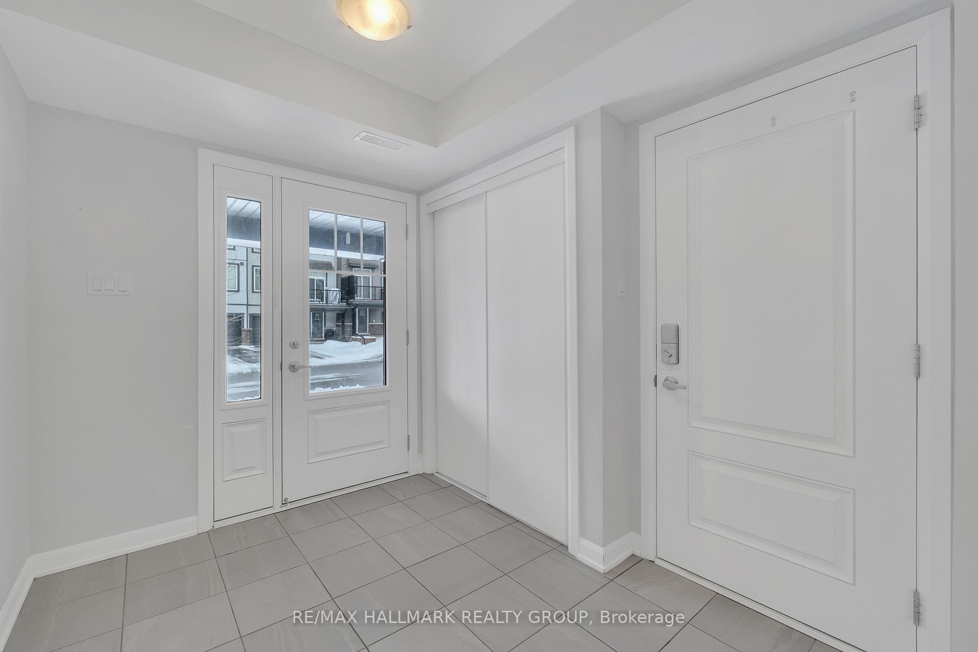 Photo 3 of 519 Galmoy Way, Ottawa, Barrhaven - Half Moon Bay — HOMEH