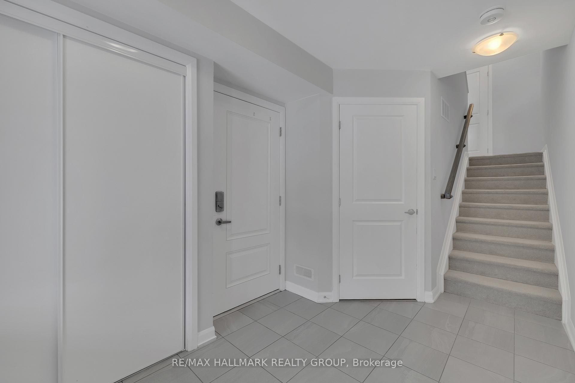 Photo 4 of 519 Galmoy Way, Ottawa, Barrhaven - Half Moon Bay — HOMEH