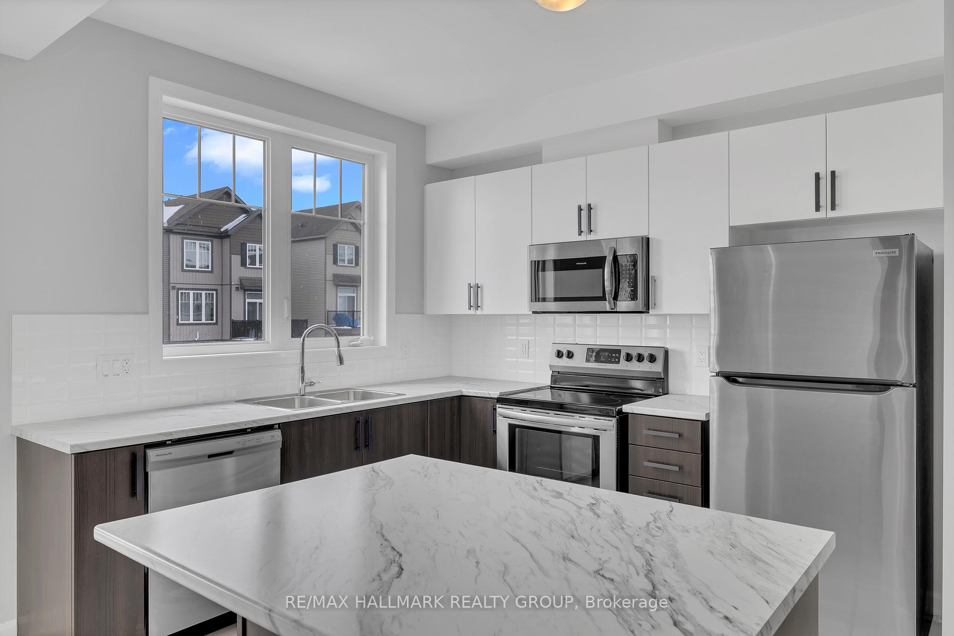 Photo 10 of 519 Galmoy Way, Ottawa, Barrhaven - Half Moon Bay — HOMEH