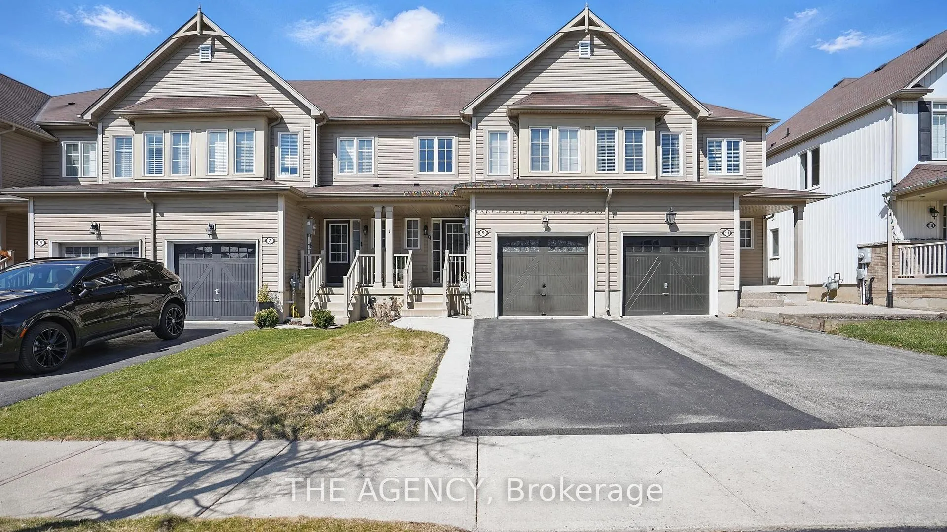 Photo 2 of 9 Lynch Crescent, Hamilton, Binbrook — HOMEH