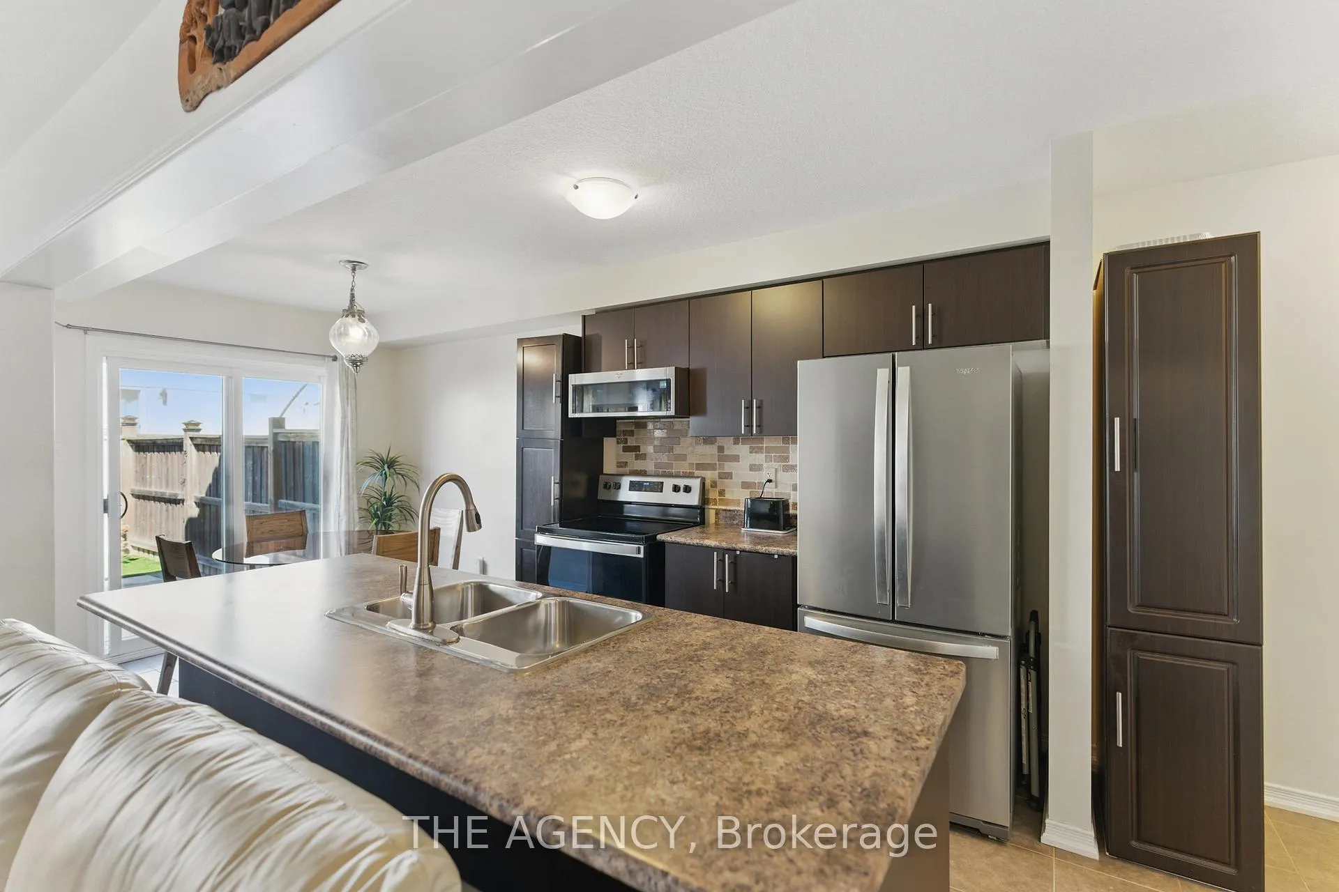 Photo 6 of 9 Lynch Crescent, Hamilton, Binbrook — HOMEH