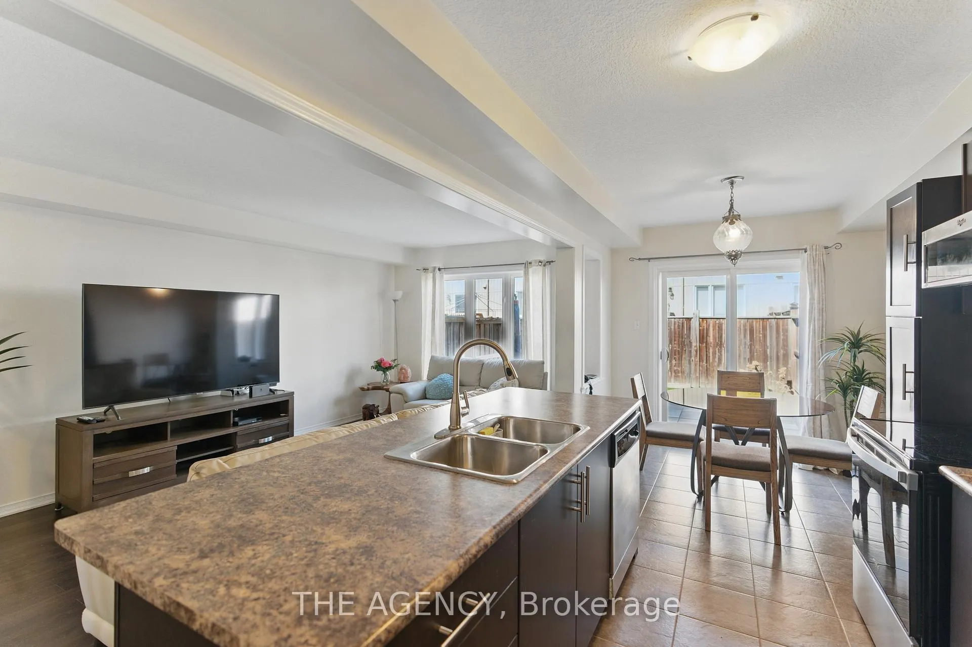 Photo 8 of 9 Lynch Crescent, Hamilton, Binbrook — HOMEH