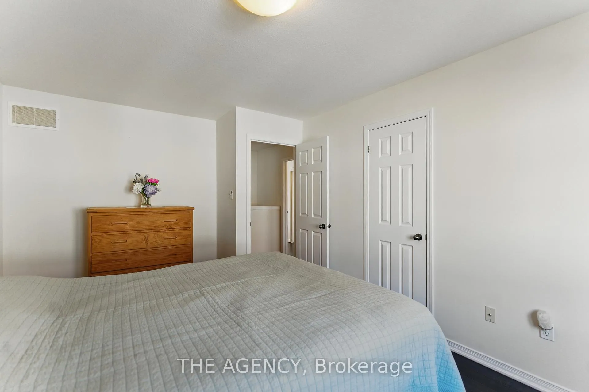 Photo 10 of 9 Lynch Crescent, Hamilton, Binbrook — HOMEH