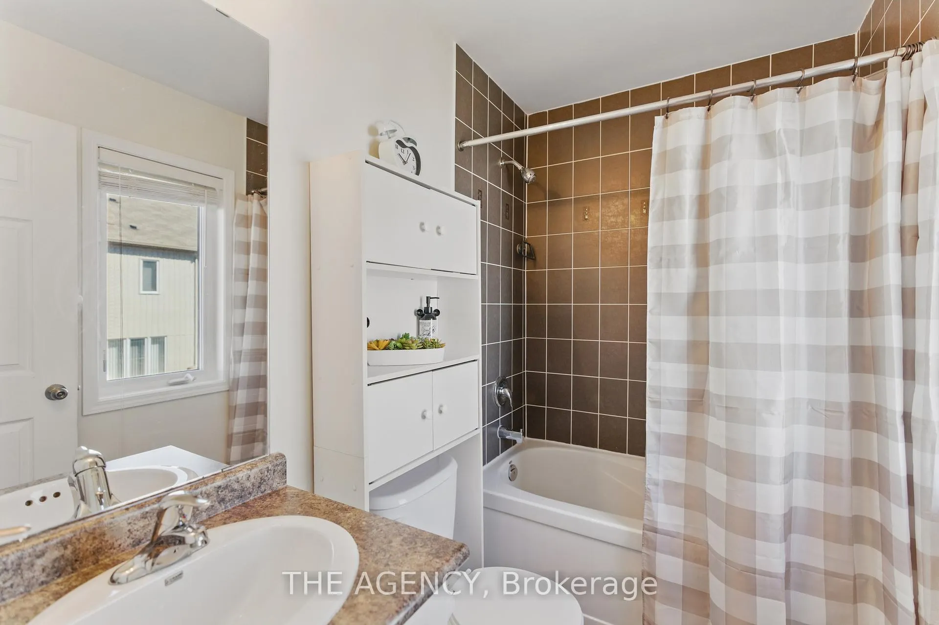 Photo 11 of 9 Lynch Crescent, Hamilton, Binbrook — HOMEH