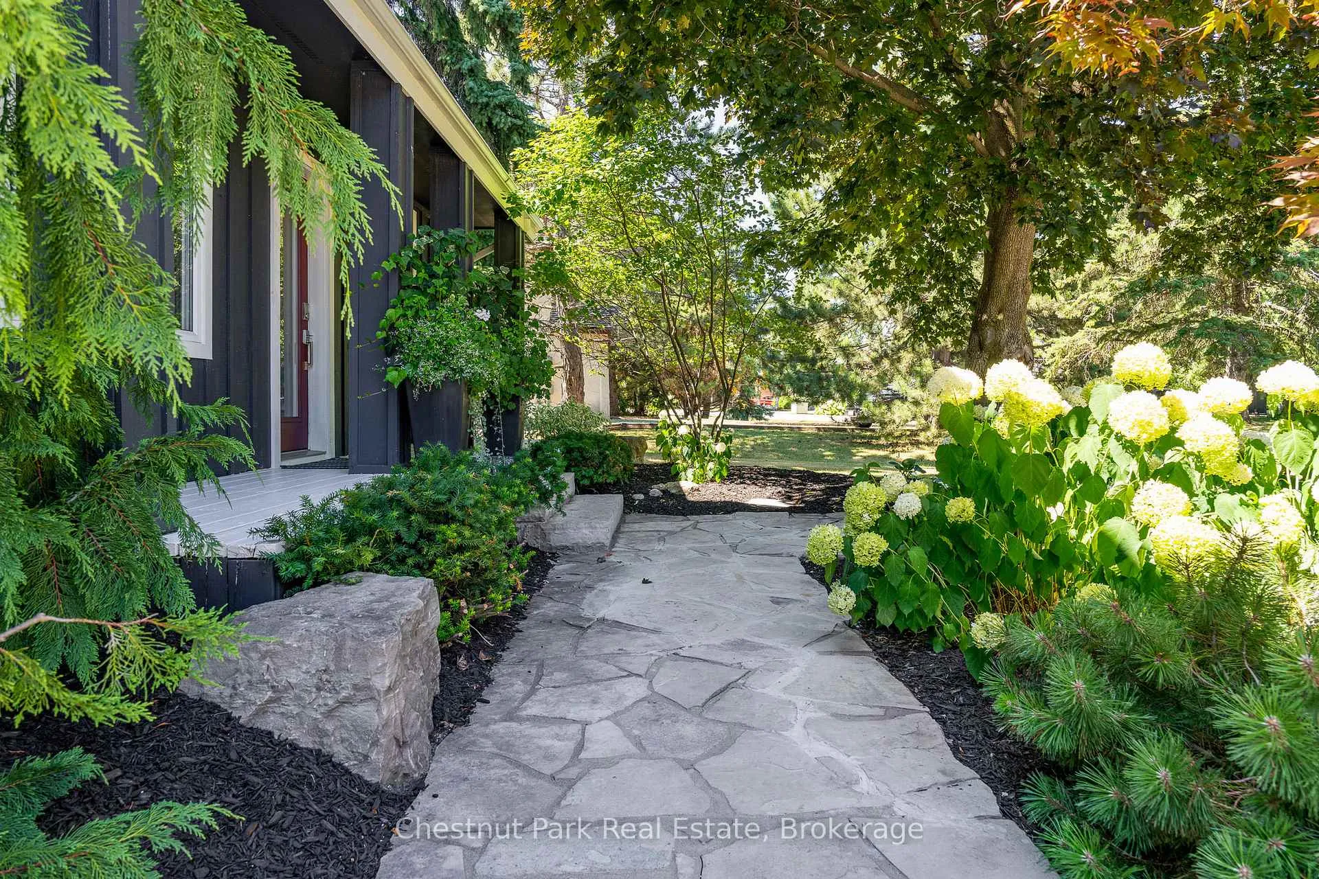 Photo 6 of 133 Carmichael Crescent, Blue Mountains — HOMEH