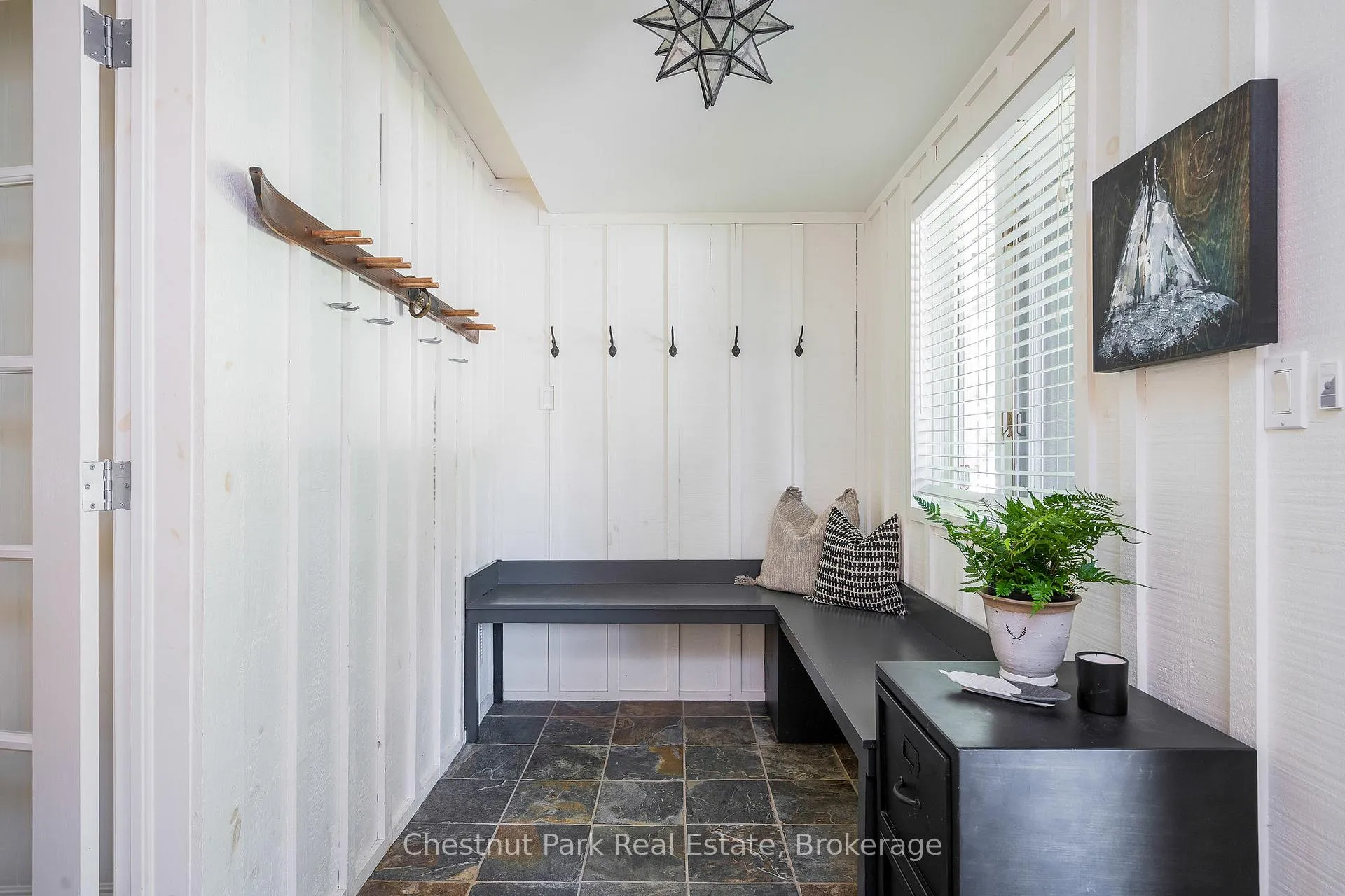 Photo 7 of 133 Carmichael Crescent, Blue Mountains — HOMEH
