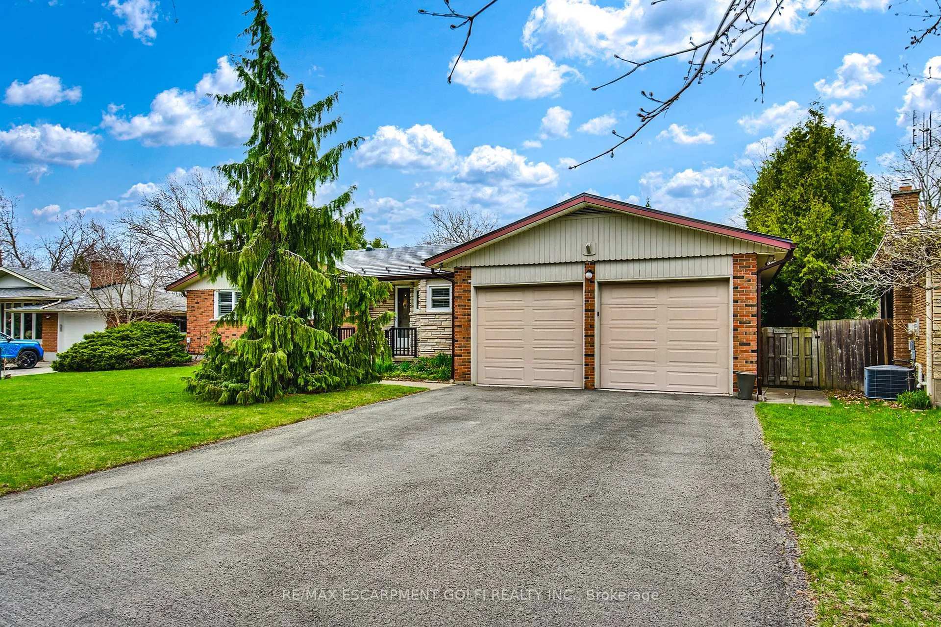 Photo 3 of 57 Richelieu Drive, St. Catharines, Vine/Linwell — HOMEH