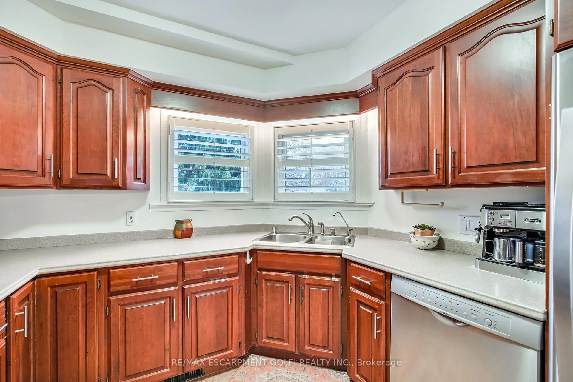 Photo 7 of 57 Richelieu Drive, St. Catharines, Vine/Linwell — HOMEH