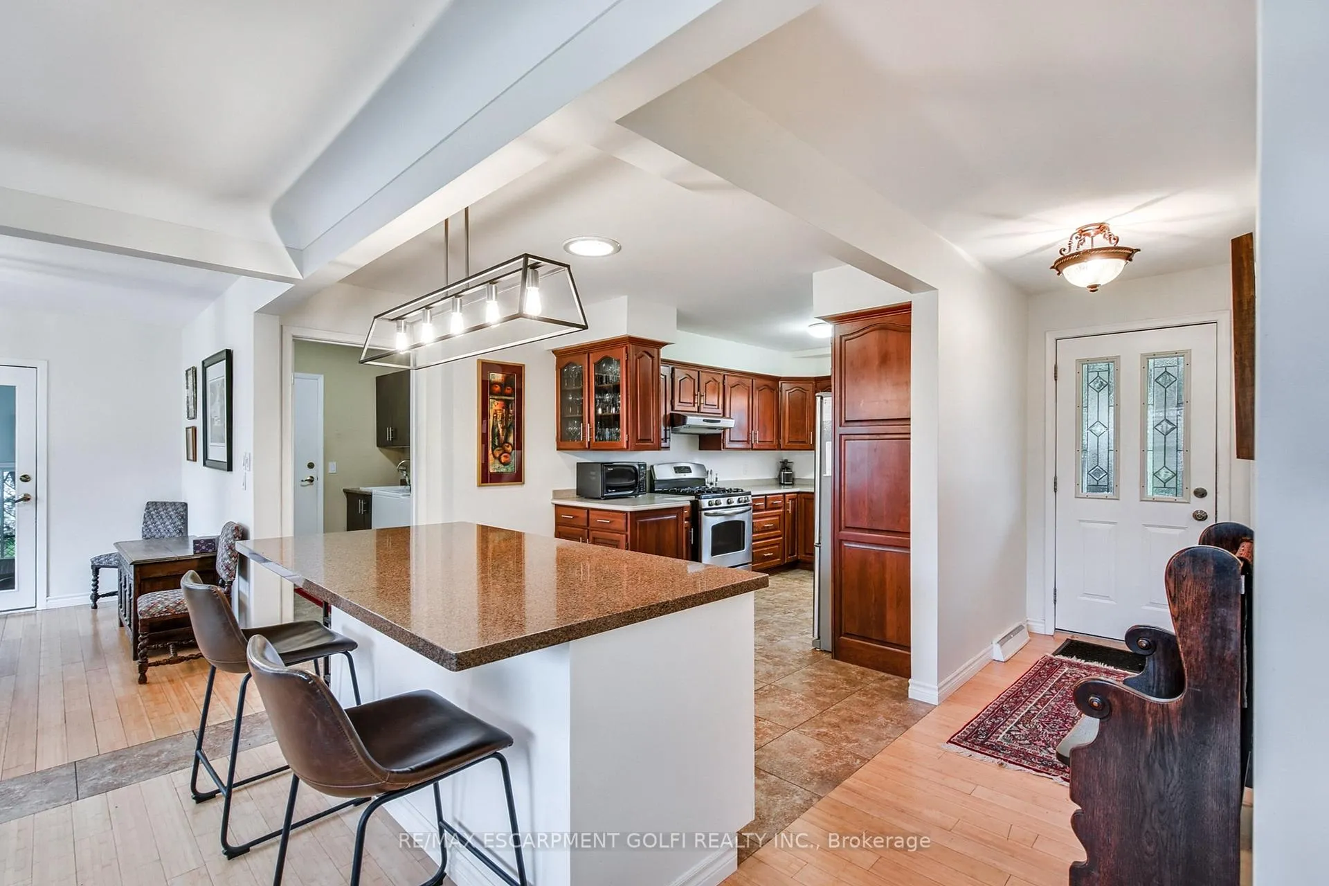 Photo 11 of 57 Richelieu Drive, St. Catharines, Vine/Linwell — HOMEH