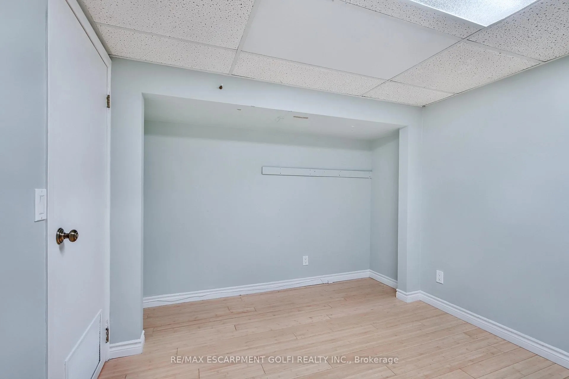 Photo 27 of 57 Richelieu Drive, St. Catharines, Vine/Linwell — HOMEH