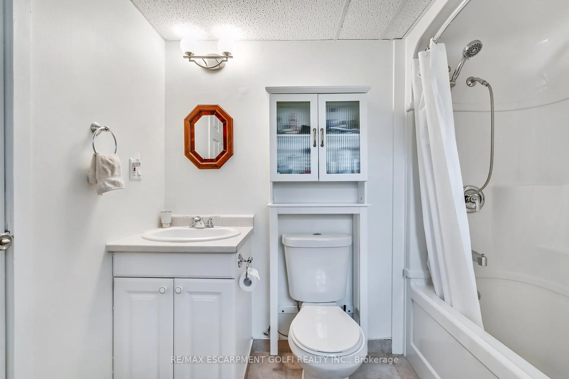 Photo 33 of 57 Richelieu Drive, St. Catharines, Vine/Linwell — HOMEH