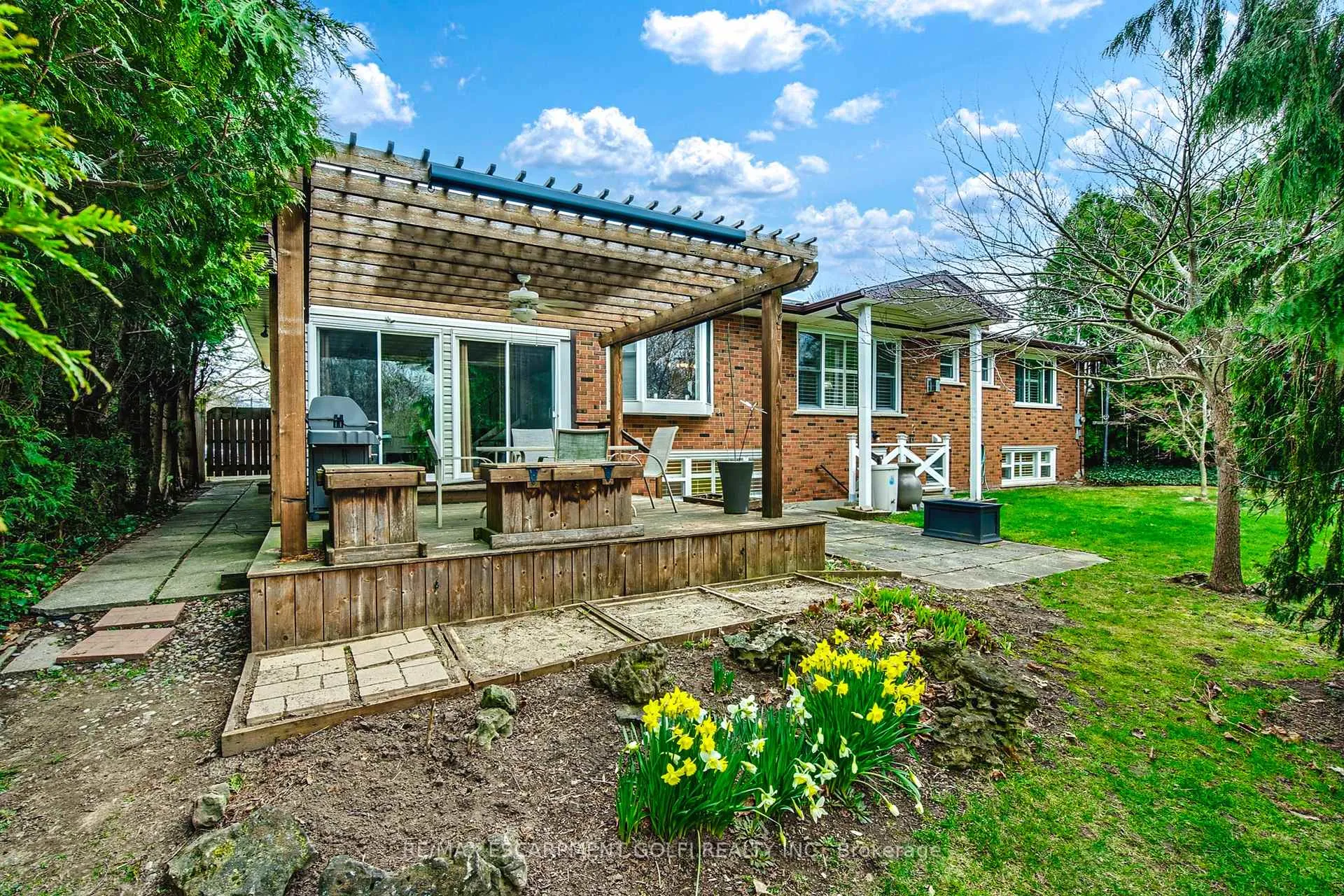 Photo 36 of 57 Richelieu Drive, St. Catharines, Vine/Linwell — HOMEH