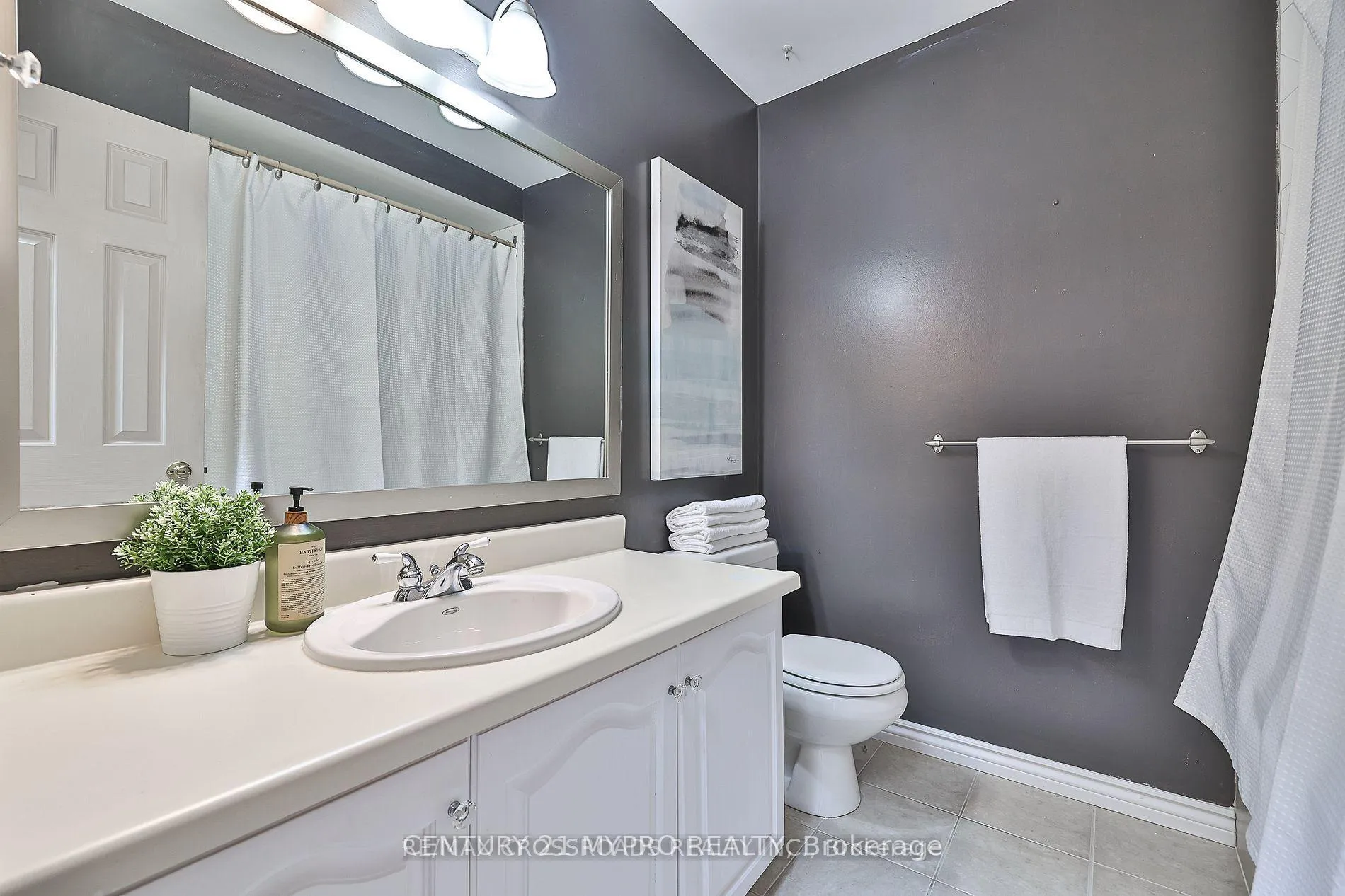 Photo 4 of Unit Room 2, 20 Wright Crescent, Ajax, Central — HOMEH