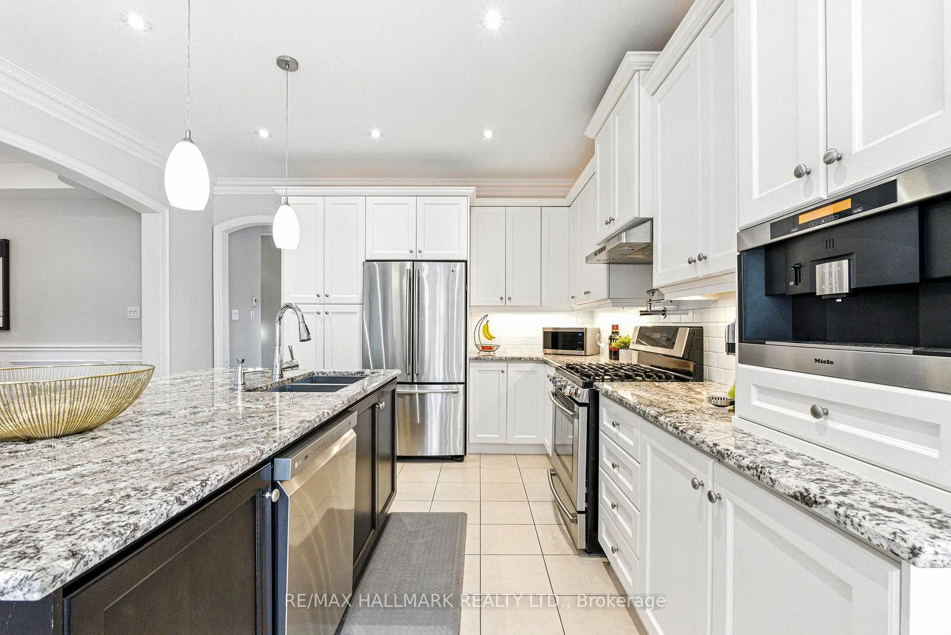 Photo 13 of 2 Noce Way, Vaughan, Vellore Village — HOMEH