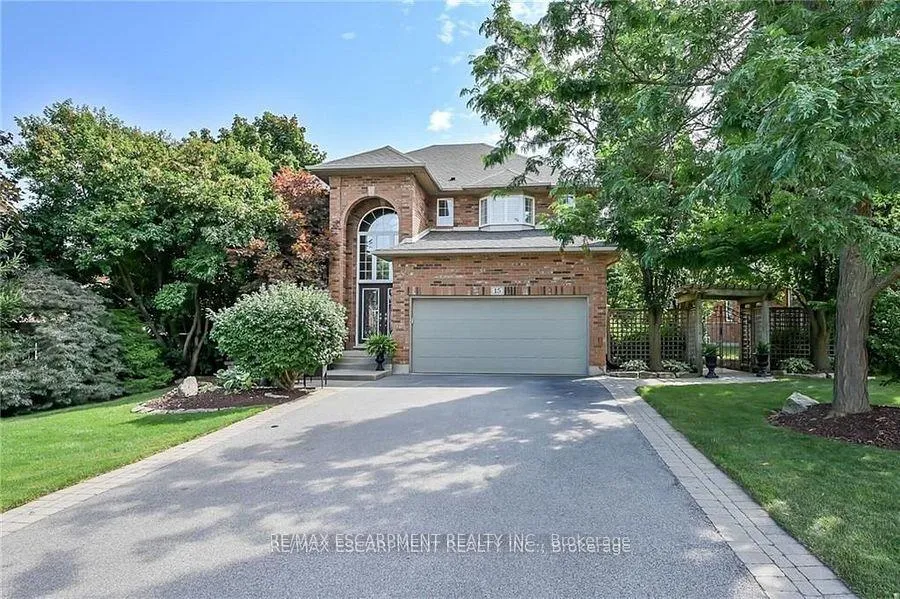 Photo 2 of 15 Pelham Drive, Hamilton, Meadowlands — HOMEH