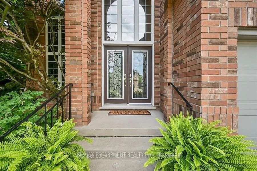Photo 4 of 15 Pelham Drive, Hamilton, Meadowlands — HOMEH