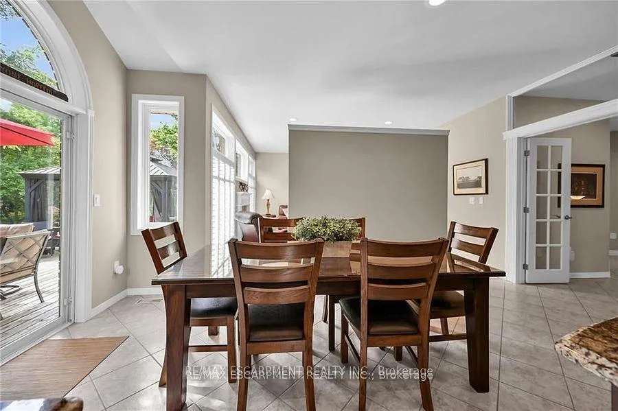 Photo 13 of 15 Pelham Drive, Hamilton, Meadowlands — HOMEH