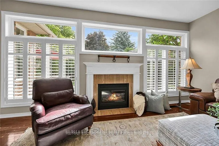 Photo 14 of 15 Pelham Drive, Hamilton, Meadowlands — HOMEH