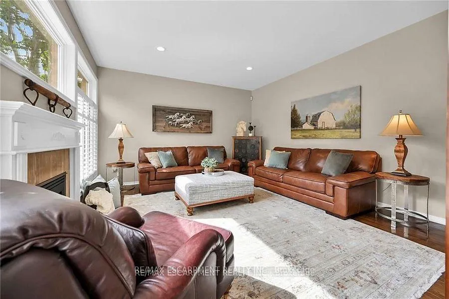 Photo 15 of 15 Pelham Drive, Hamilton, Meadowlands — HOMEH