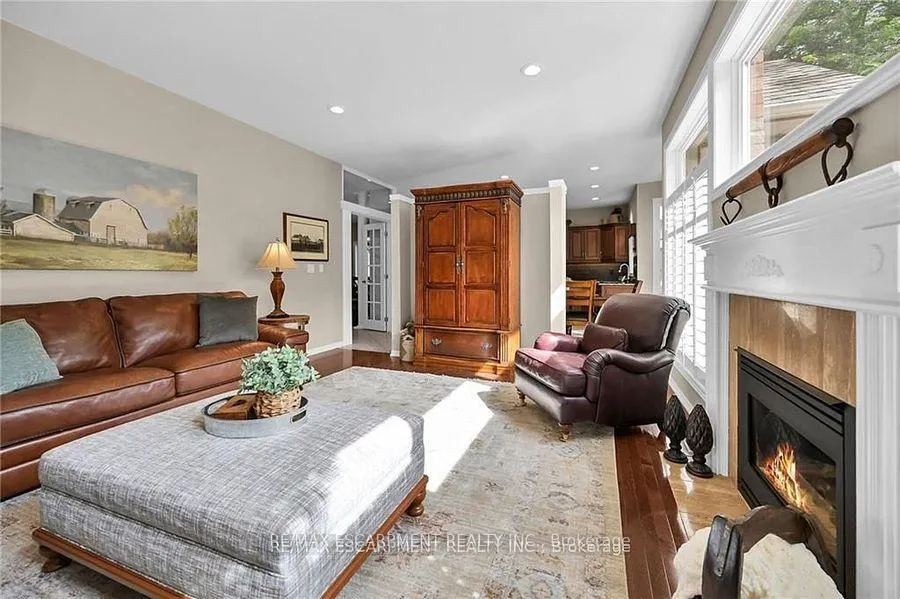 Photo 16 of 15 Pelham Drive, Hamilton, Meadowlands — HOMEH