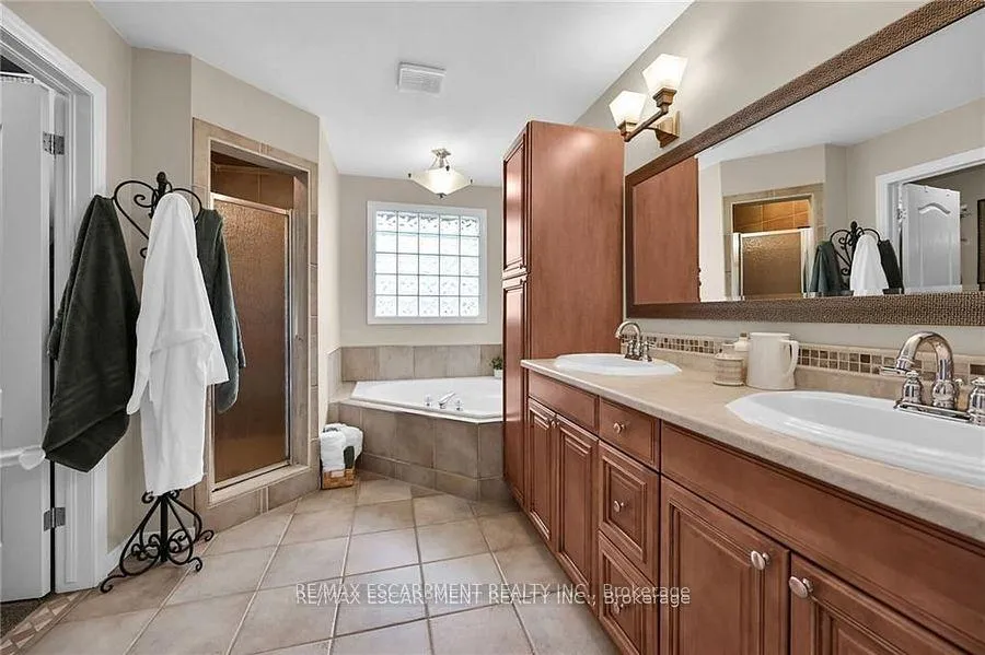 Photo 30 of 15 Pelham Drive, Hamilton, Meadowlands — HOMEH