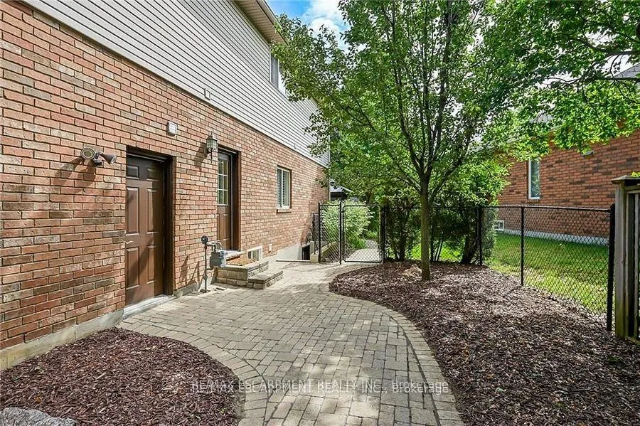 Photo 43 of 15 Pelham Drive, Hamilton, Meadowlands — HOMEH