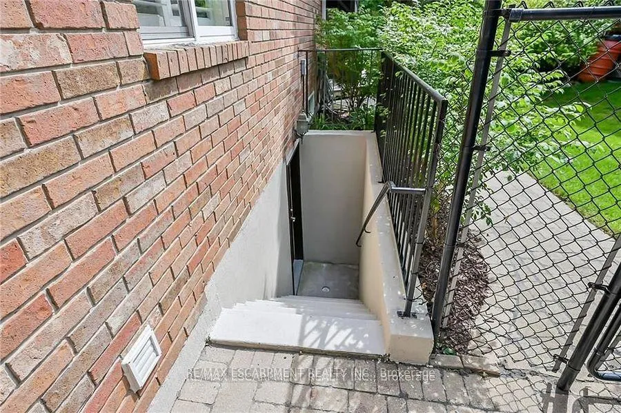Photo 44 of 15 Pelham Drive, Hamilton, Meadowlands — HOMEH