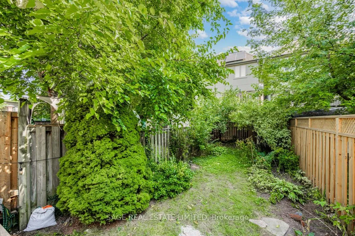 Photo 31 of 237 Lumsden Avenue, Toronto, Woodbine-Lumsden — HOMEH