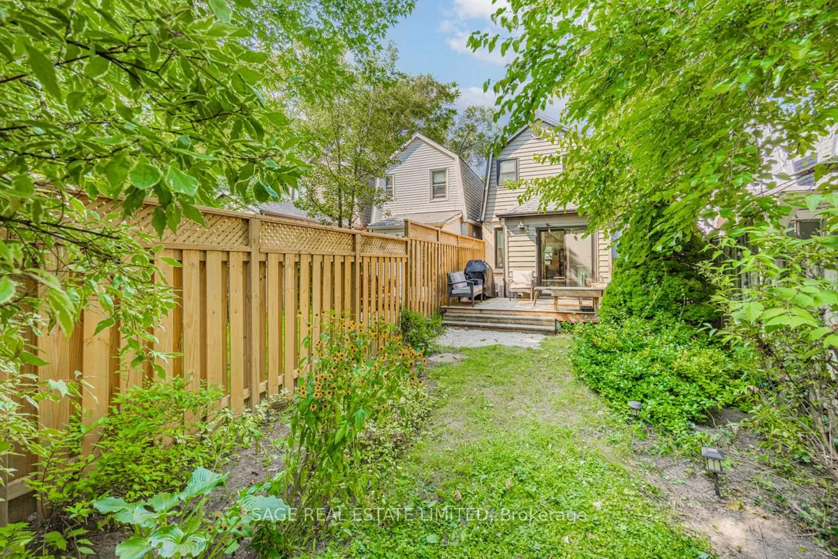 Photo 32 of 237 Lumsden Avenue, Toronto, Woodbine-Lumsden — HOMEH