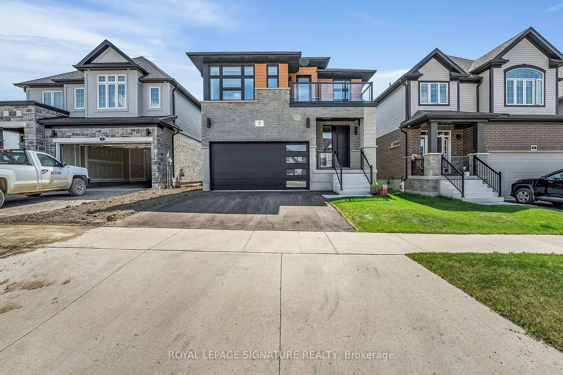 Photo 2 of 7 Carina Street E, Kitchener — HOMEH