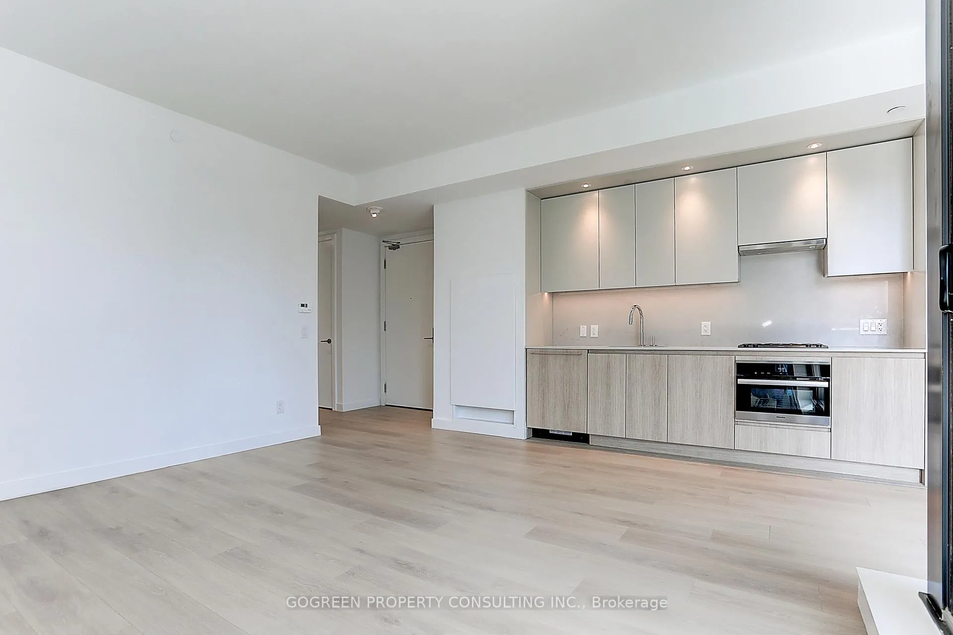 Photo 4 of Unit 704, 81 Wellesley Street E, Toronto, Church-Yonge Corridor — HOMEH