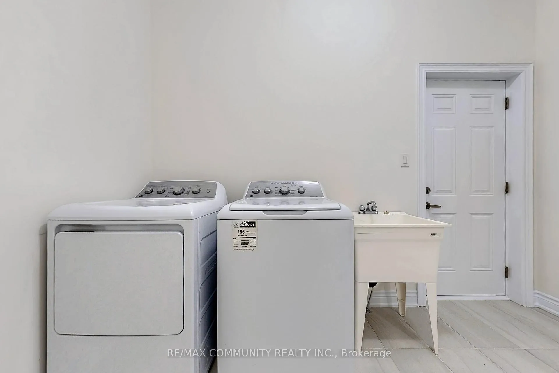 Photo 32 of 33 Erintol Way, Markham, Cedarwood — HOMEH
