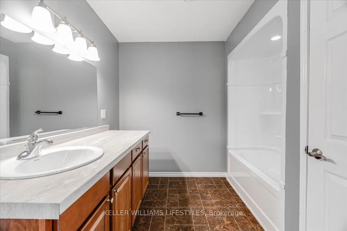 Photo 7 of 583 St.clair Street, Warwick, Watford — HOMEH