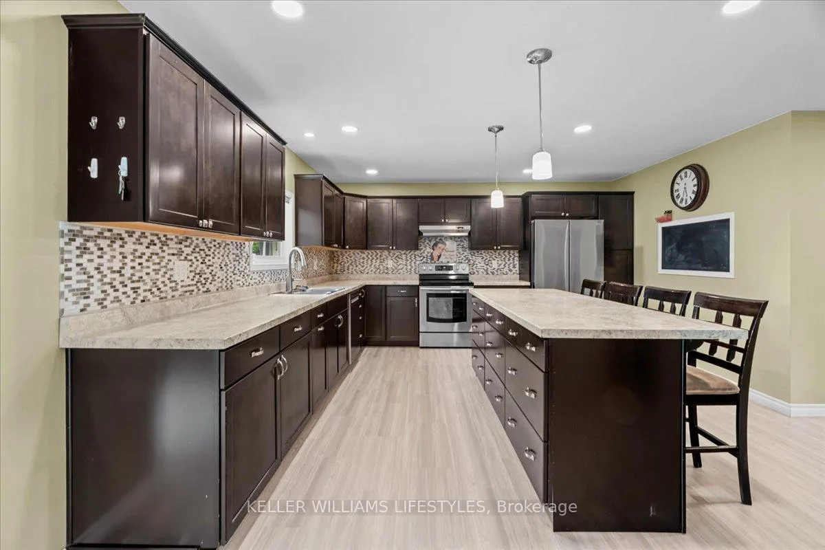 Photo 10 of 583 St.clair Street, Warwick, Watford — HOMEH