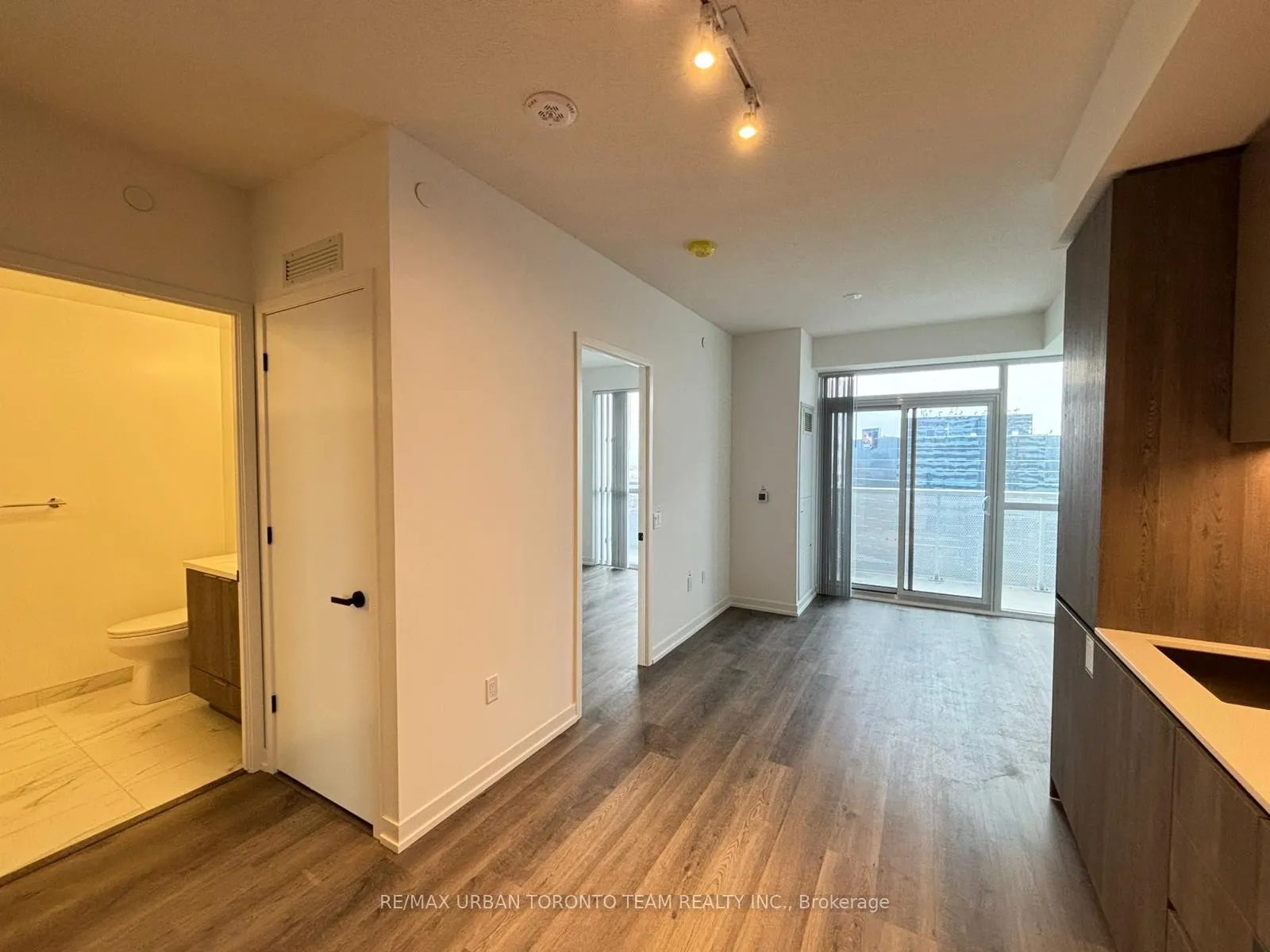 Photo 2 of Unit 1003, 8 Interchange Way, Vaughan, Vaughan Corporate Centre — HOMEH