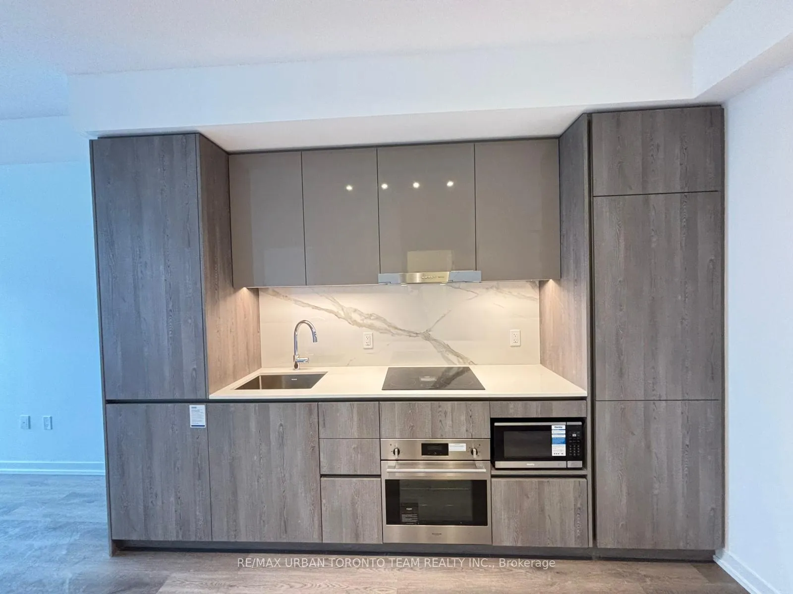 Photo 4 of Unit 1003, 8 Interchange Way, Vaughan, Vaughan Corporate Centre — HOMEH