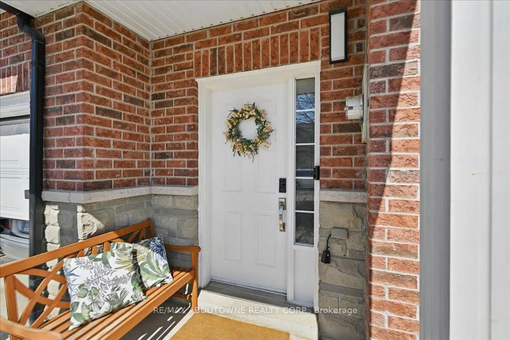 Photo 2 of 31 Olivia Place, Hamilton, Ancaster — HOMEH
