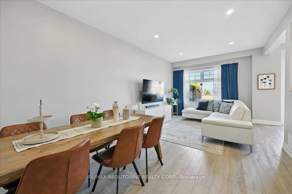 Photo 4 of 31 Olivia Place, Hamilton, Ancaster — HOMEH