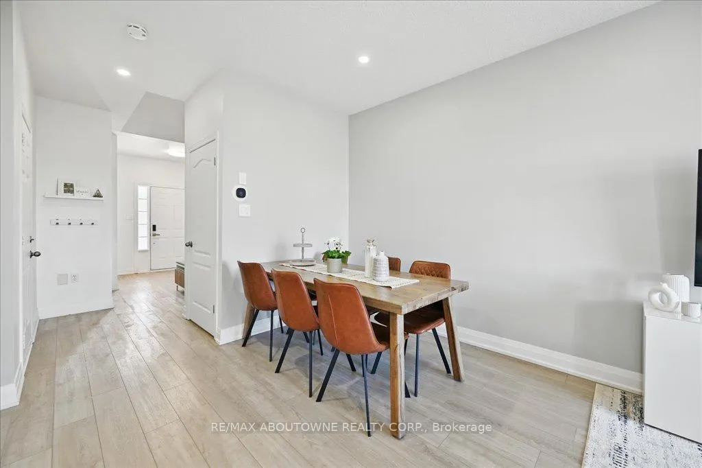Photo 5 of 31 Olivia Place, Hamilton, Ancaster — HOMEH