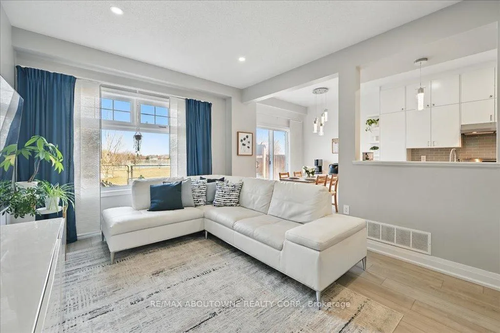 Photo 6 of 31 Olivia Place, Hamilton, Ancaster — HOMEH