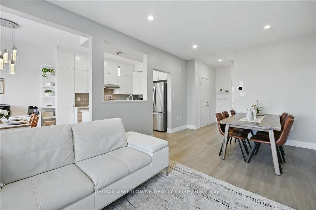 Photo 8 of 31 Olivia Place, Hamilton, Ancaster — HOMEH