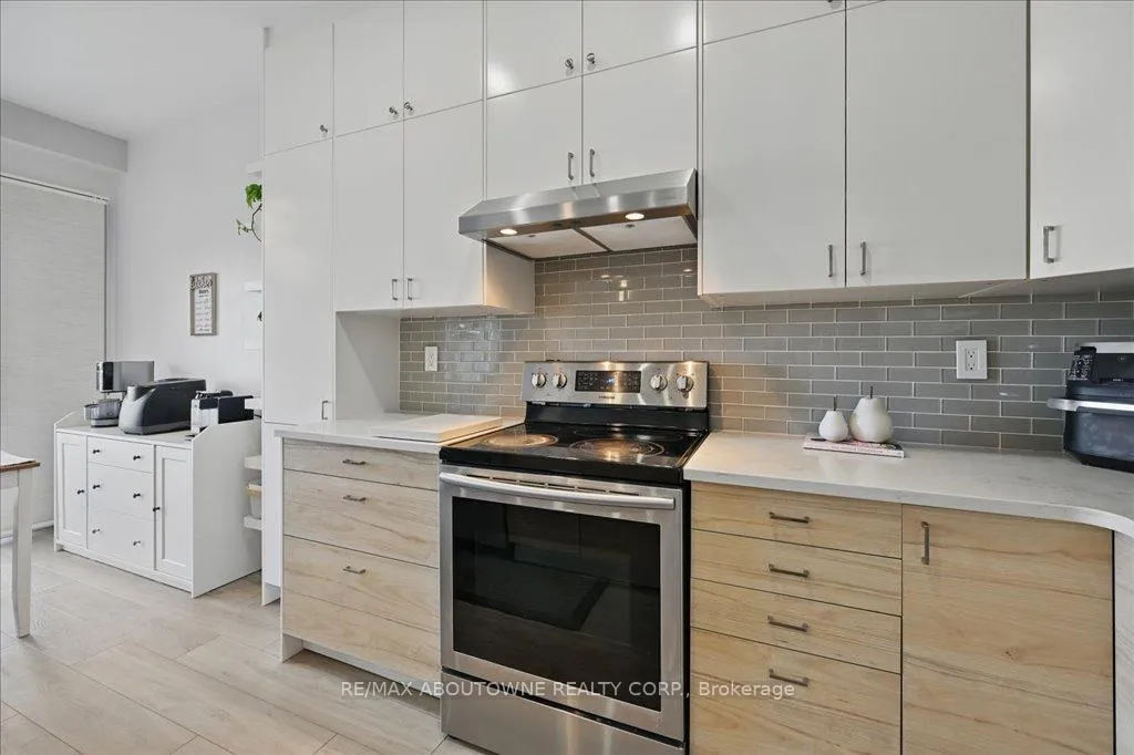 Photo 9 of 31 Olivia Place, Hamilton, Ancaster — HOMEH
