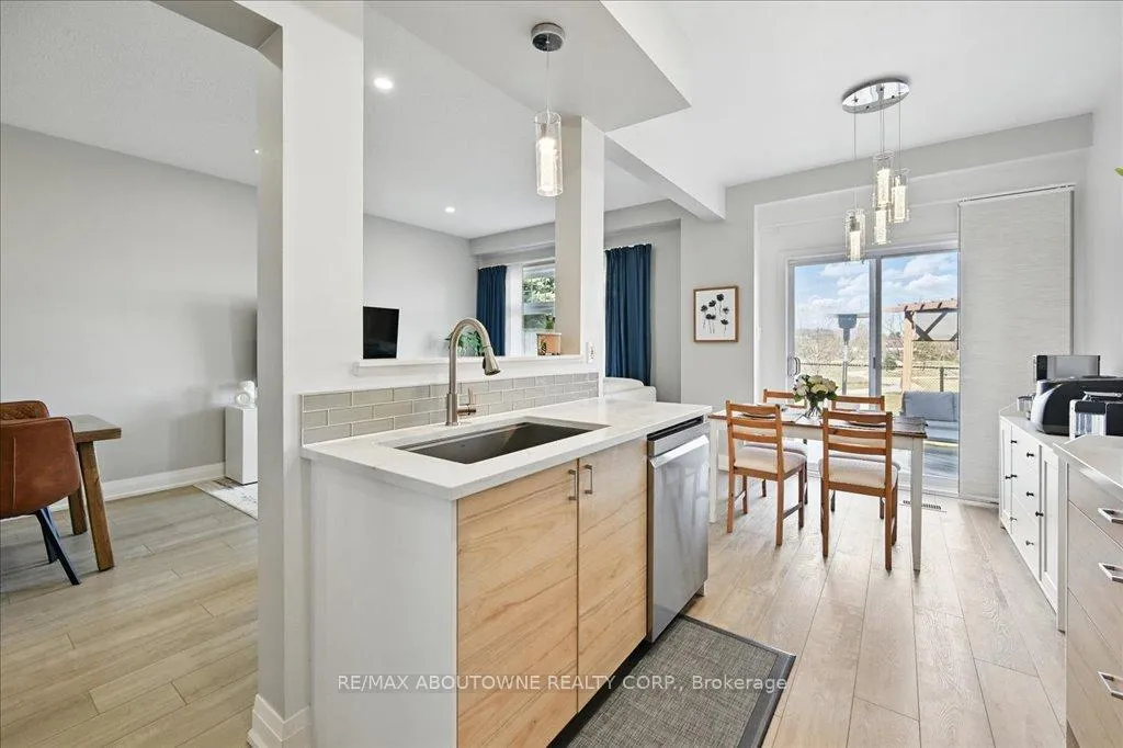 Photo 10 of 31 Olivia Place, Hamilton, Ancaster — HOMEH